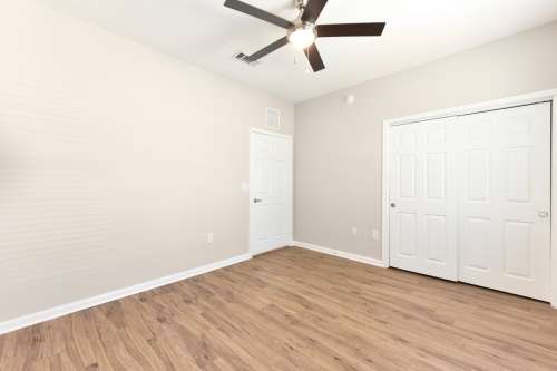 texas-state-Apartment-Building-18725745